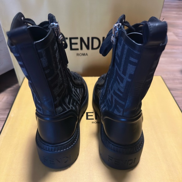 Fendi - Picture 7 of 10